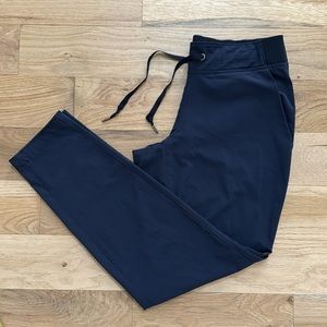 ♦️SOLD♦️ Athleta size 4 women’s preowned navy blue pants